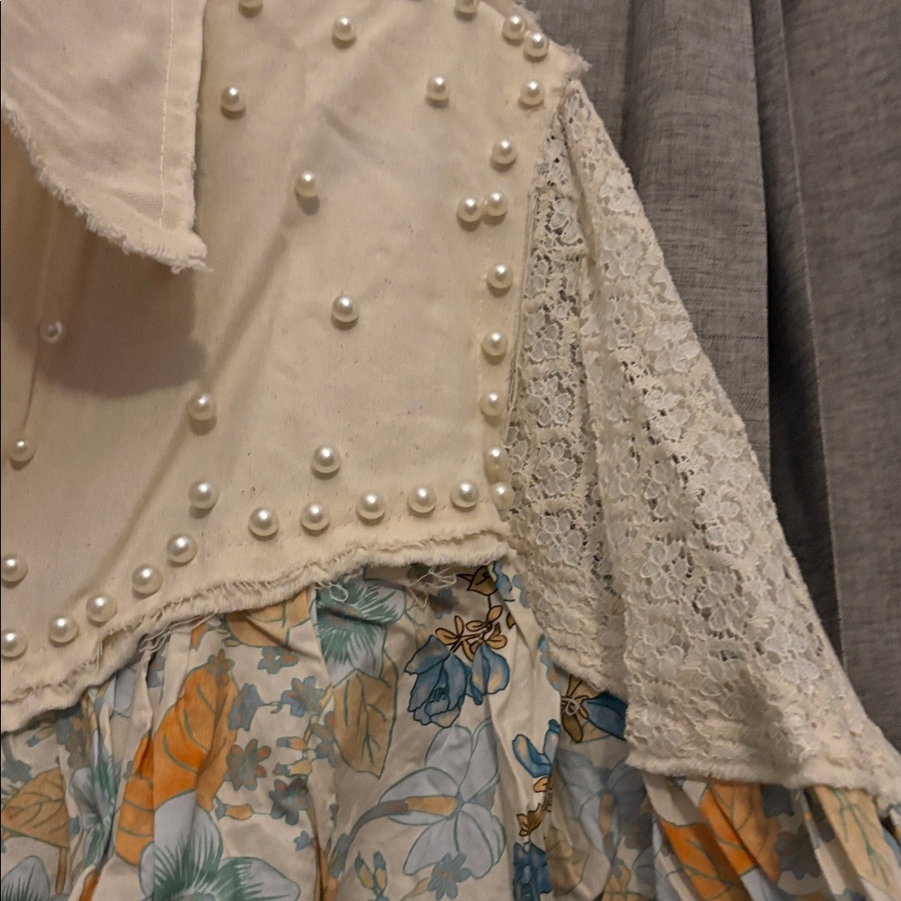 POL Cream and Floral Button-Up with Pearl Accents - Picture 3 of 9